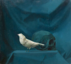 Asetelma (lintu ja kallo III), öljy kankaalle, 50cm x 55cm, 2021